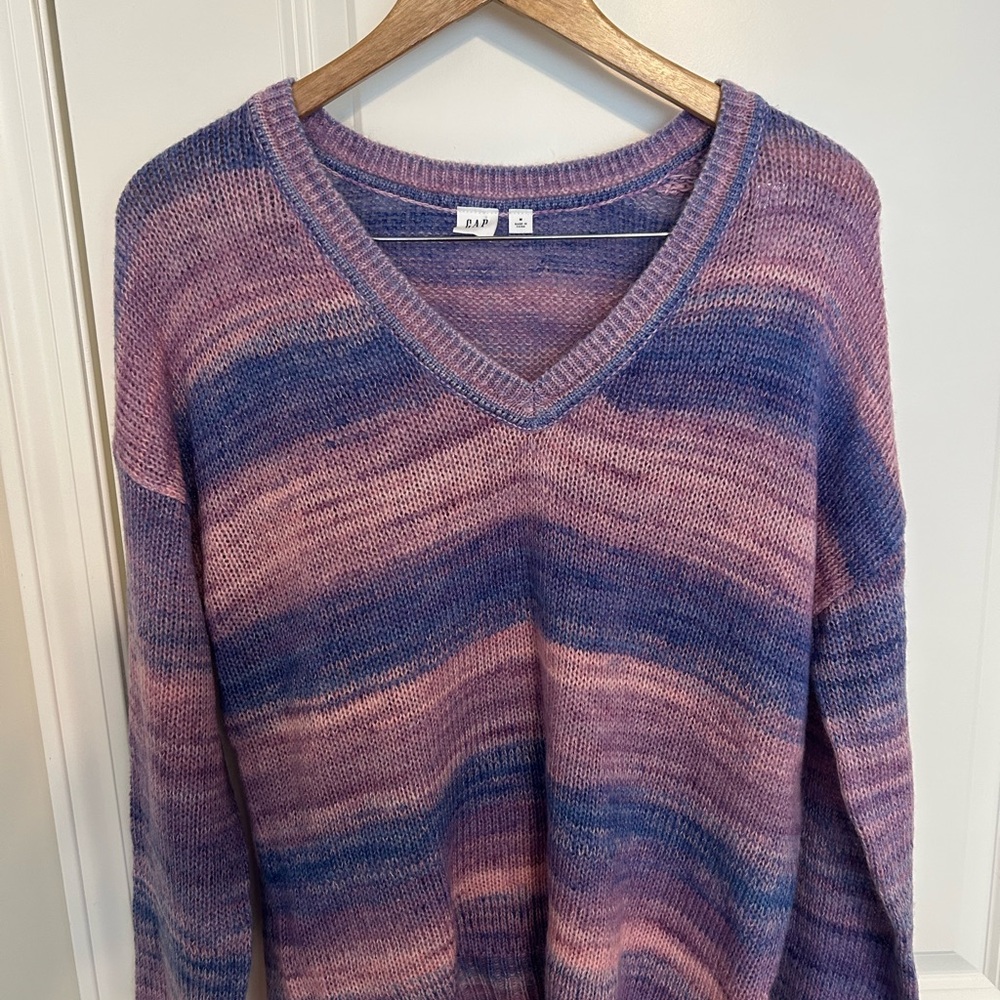 GAP Women's V-Neck Sweater in Pink and Blue